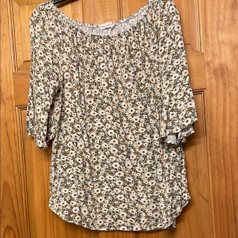Chic Floral Women's Blouse in Cream and Green